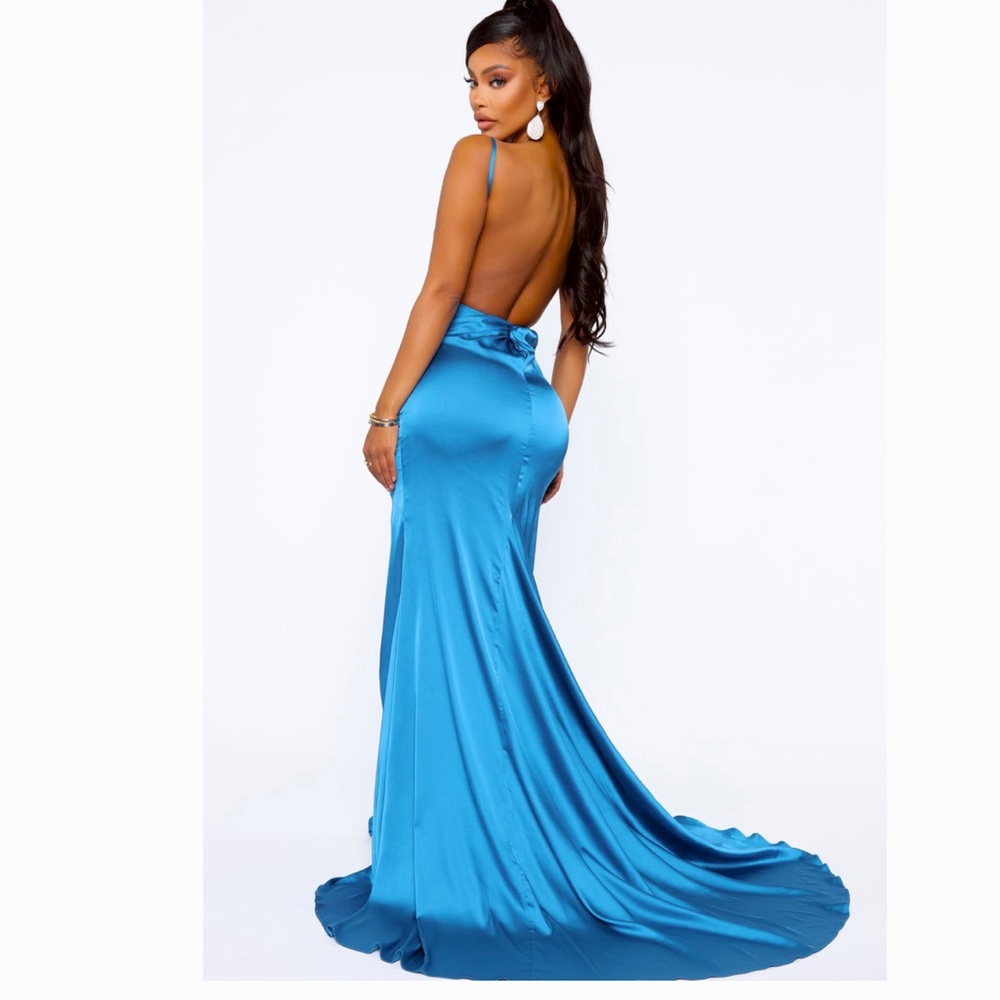 Beautiful teal dress 👗